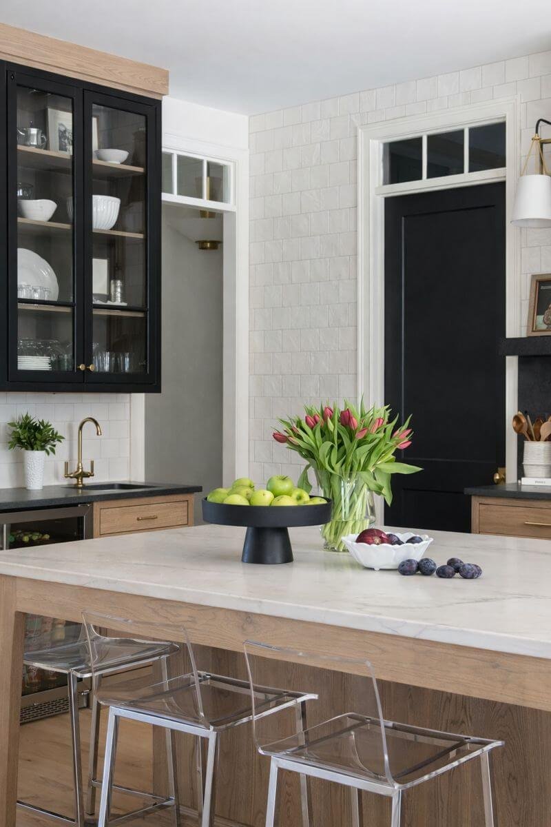 Kinfolk Homes is a design-build firm dedicated to creating custom homes and refined renovations through clarity, craftsmanship, and accountability. We believe exceptional results come from alignment—where design intent, constructability, and cost control work together from the very beginning.